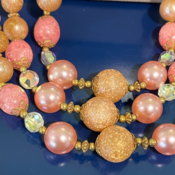 Pink Beaded Necklace Triple Strand Choker 18” Mid Century Vintage 50s 60s - Picture 3 of 6